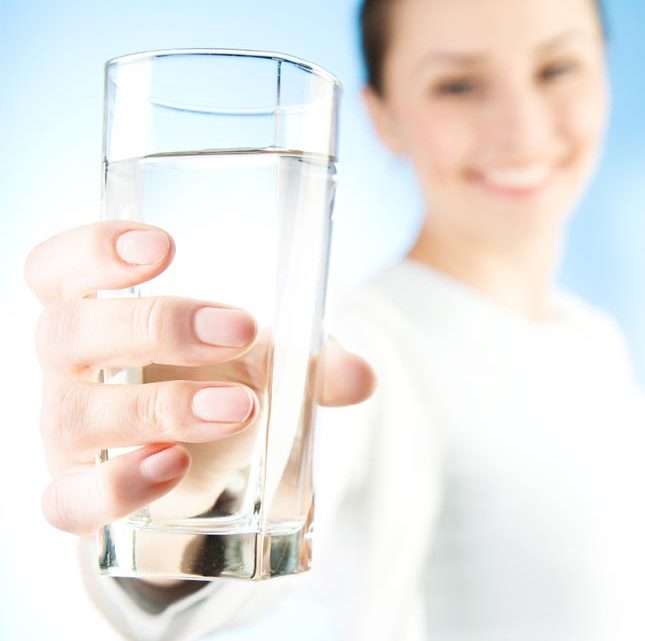 Installer un adoucisseur d’eau sur vos robinets : une question de bien-être et de confort