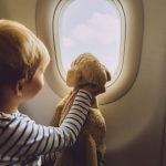 voyager en avion avec son enfant