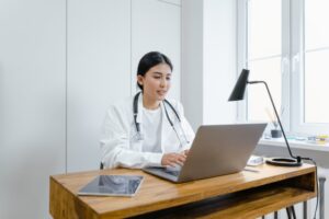 Univers médical : quels sont les avantages du télésecrétariat médical pour les praticiens