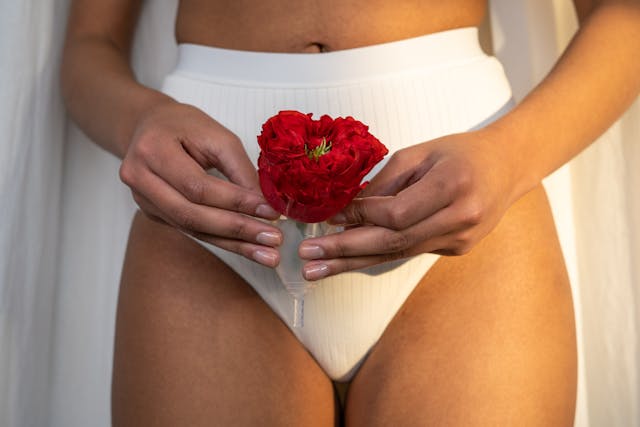 Menstruation : Utiliser un tampon ou une cup menstruelle ?
