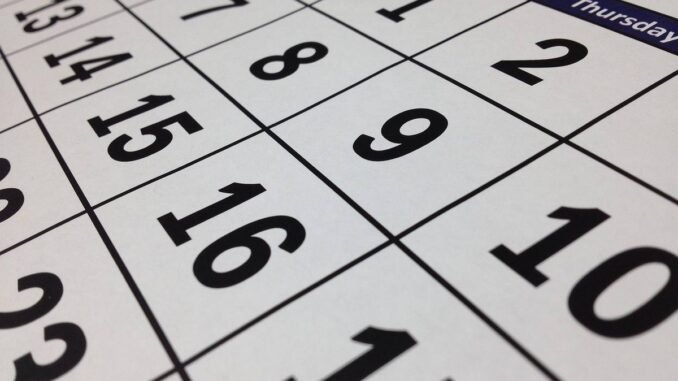 Calendrier affiché avec cases numérotées et jours de la semaine